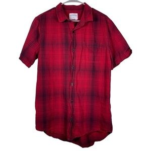 On The Byas Red Black Plaid S/S Button Down Shirt Size Large EUC #VEG-0224